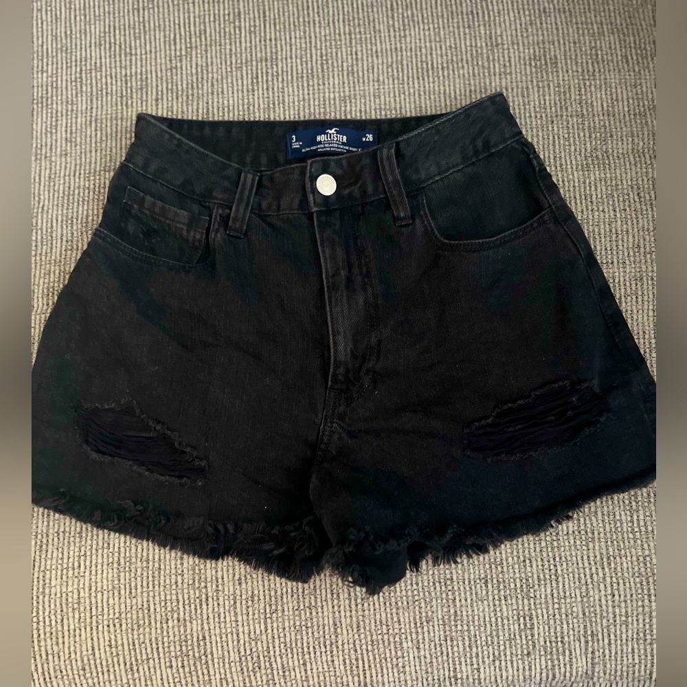 Hollister Cali black jeans shorts, ultra high-rise, relaxed vintage short 3’’